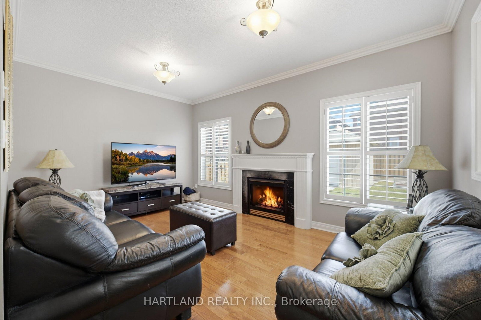 Detached House for sale at 8 Westchester Crescent, Markham, Ontario, L6C 2X3 - Berczy - MLS: N13005152