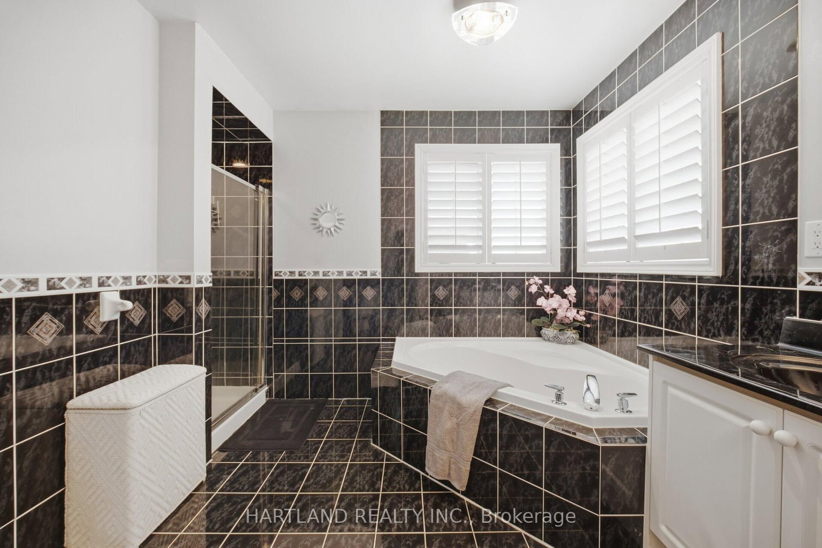 Detached House for sale at 8 Westchester Crescent, Markham, Ontario, L6C 2X3 - Berczy - MLS: N13005152