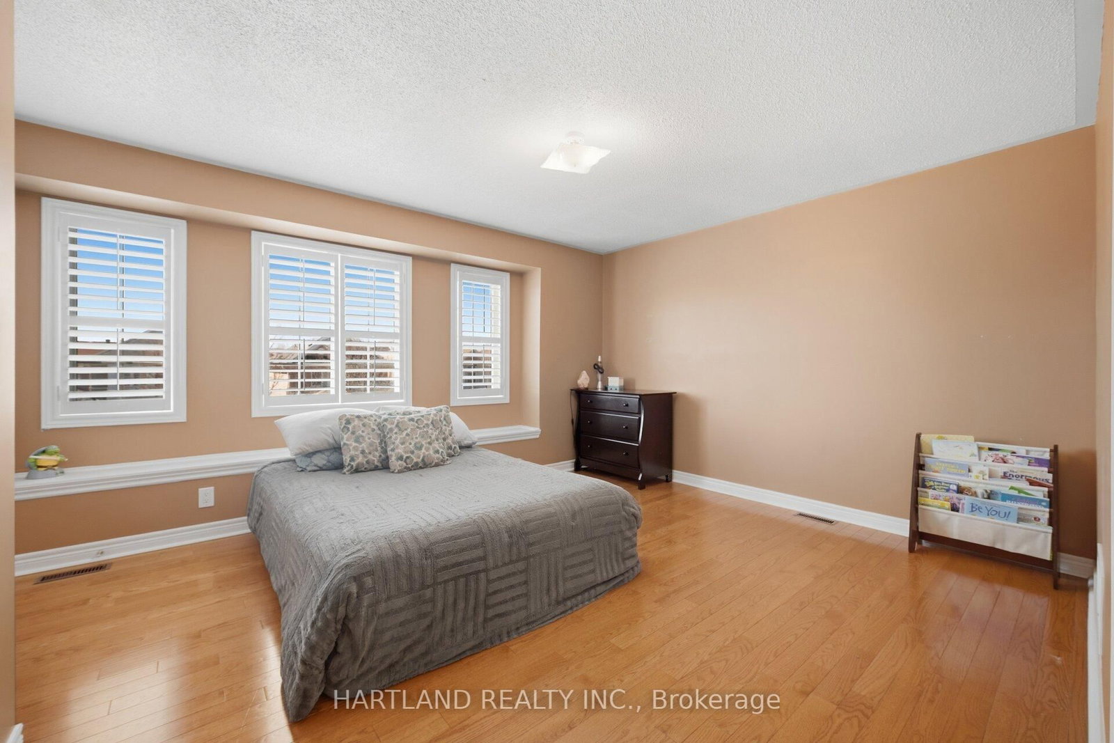 Detached House for sale at 8 Westchester Crescent, Markham, Ontario, L6C 2X3 - Berczy - MLS: N13005152