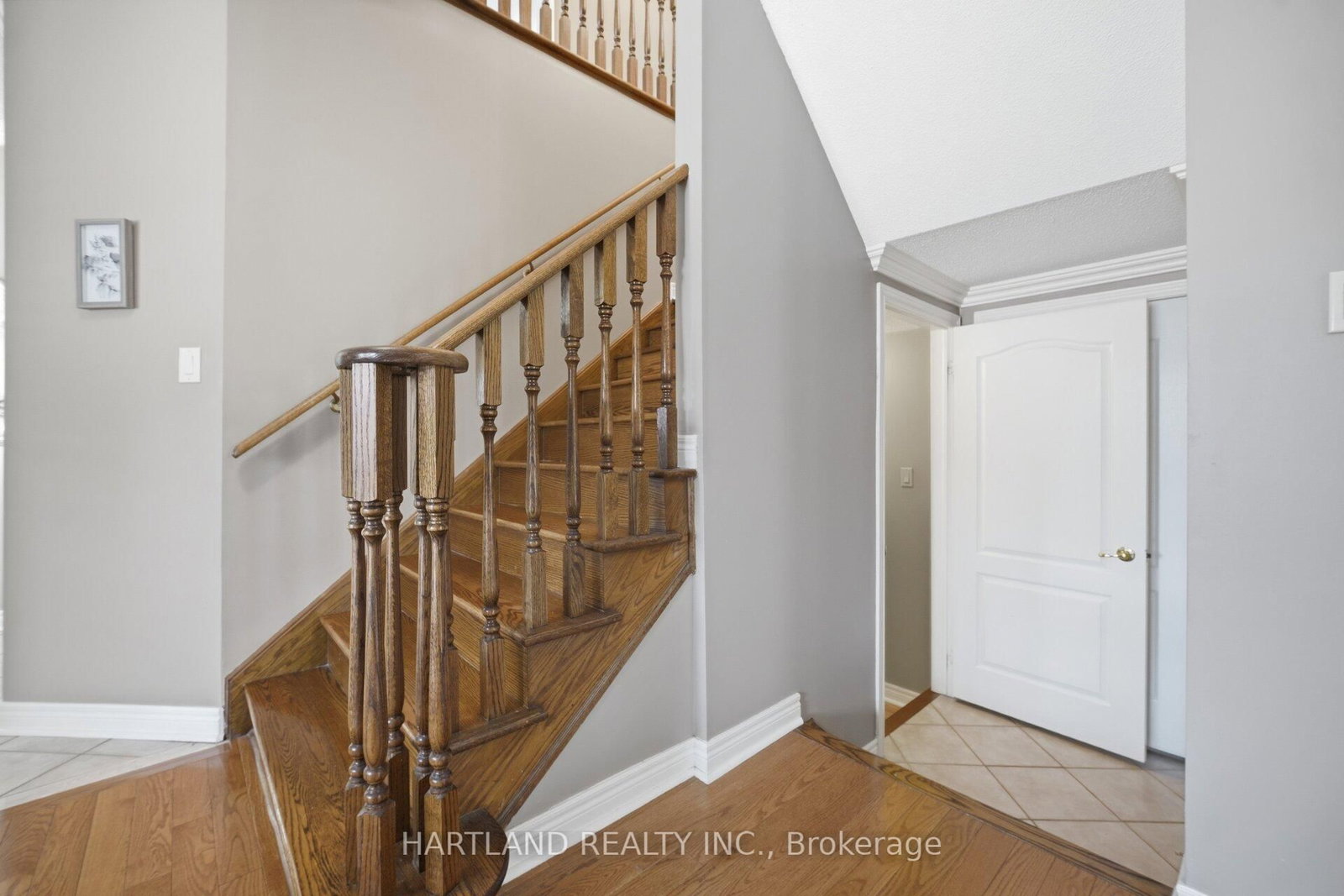 Detached House for sale at 8 Westchester Crescent, Markham, Ontario, L6C 2X3 - Berczy - MLS: N13005152