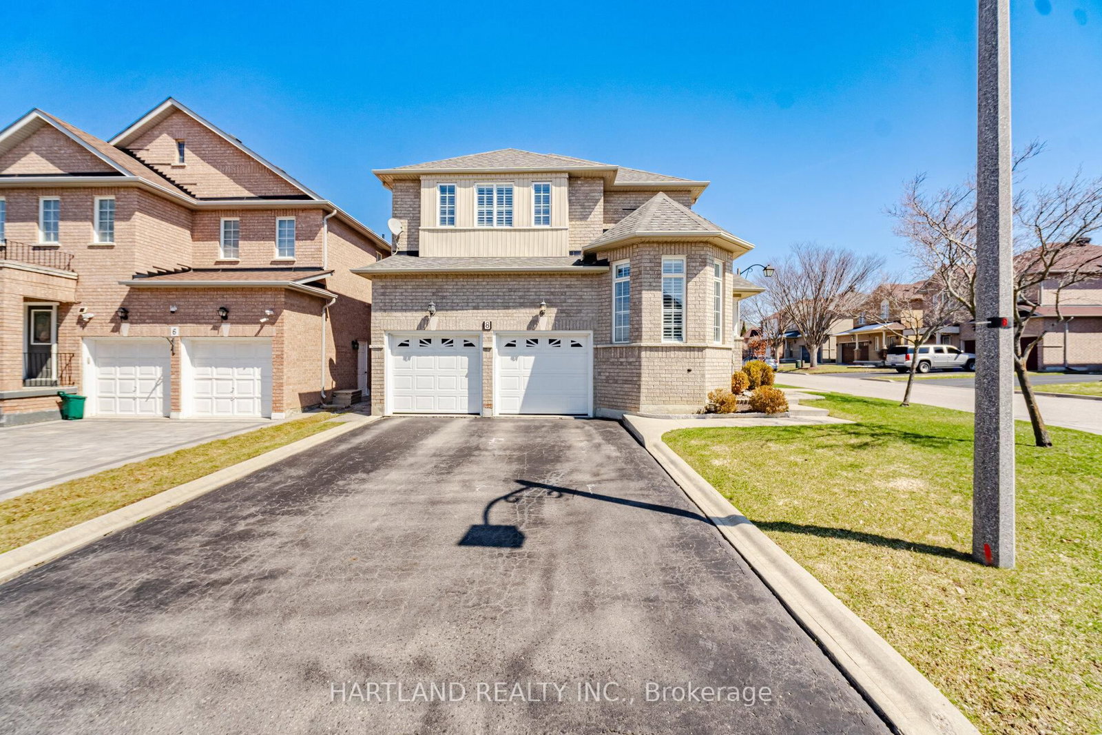 Detached House for sale at 8 Westchester Crescent, Markham, Ontario, L6C 2X3 - Berczy - MLS: N13005152