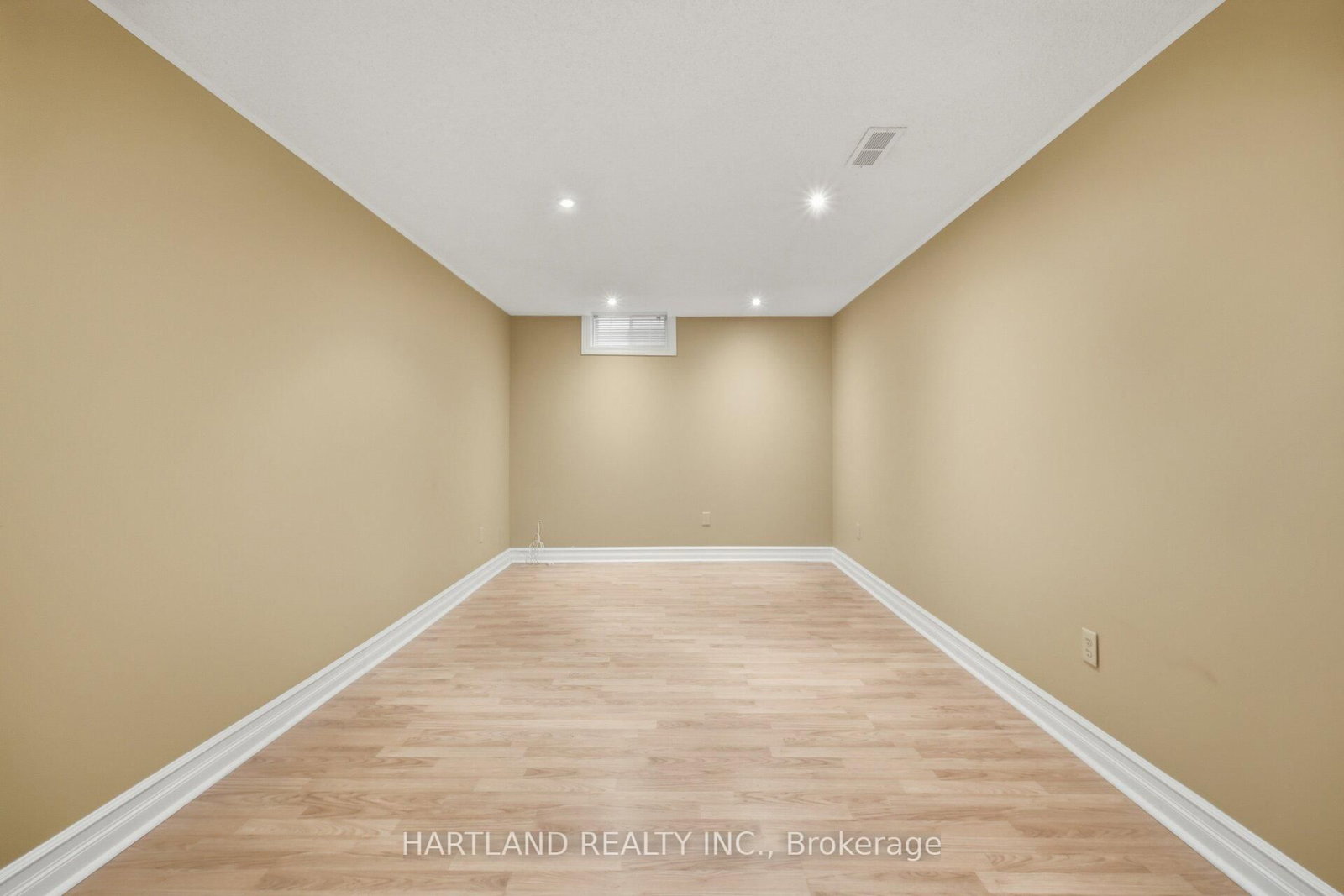 Detached House for sale at 8 Westchester Crescent, Markham, Ontario, L6C 2X3 - Berczy - MLS: N13005152