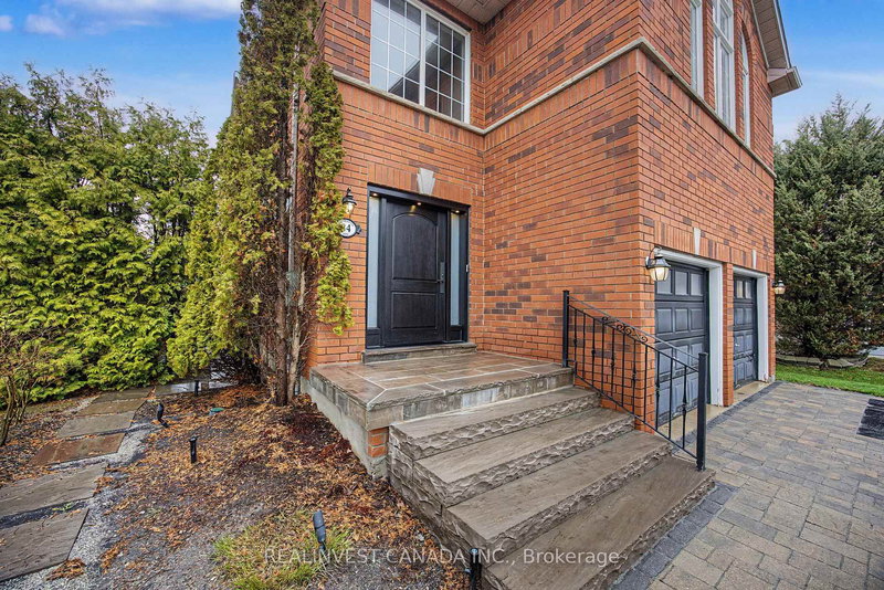84 Worthington Ave, Richmond Hill, L4E 3X1 | Image 3