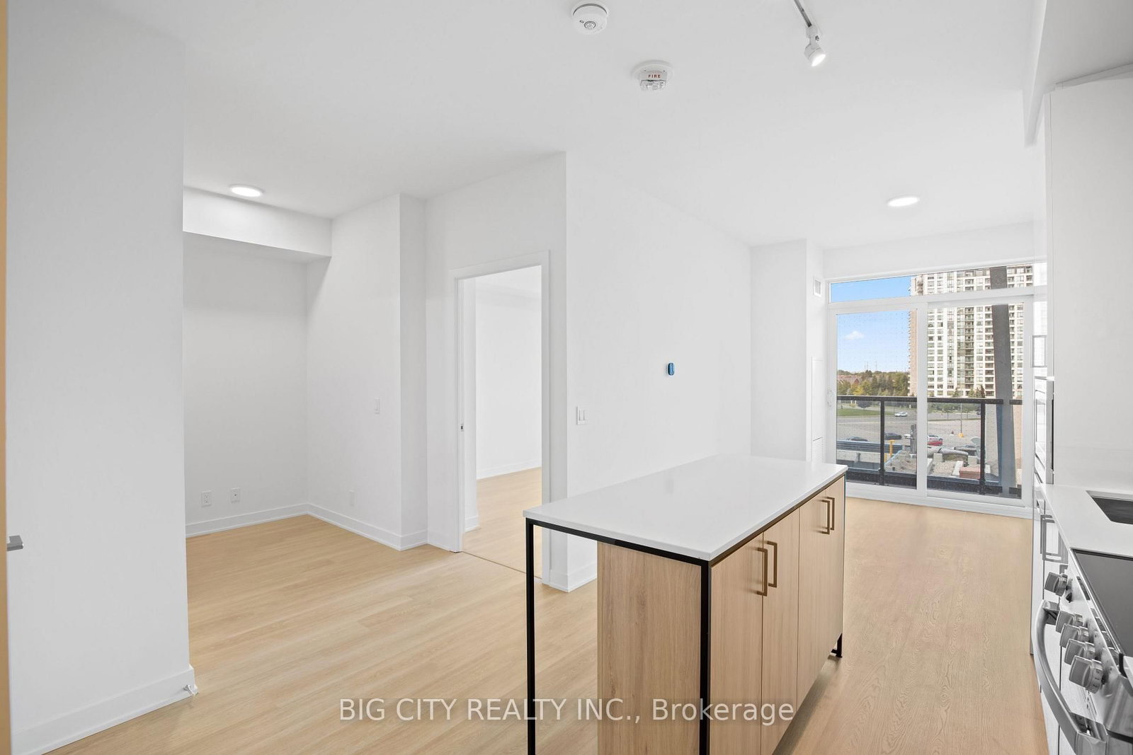 30 Upper Mall Way, Unit 317A - Photo 6