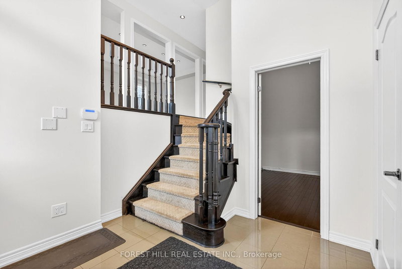 107 Rumsey Rd, Vaughan, L6A 4L8 | Image 3