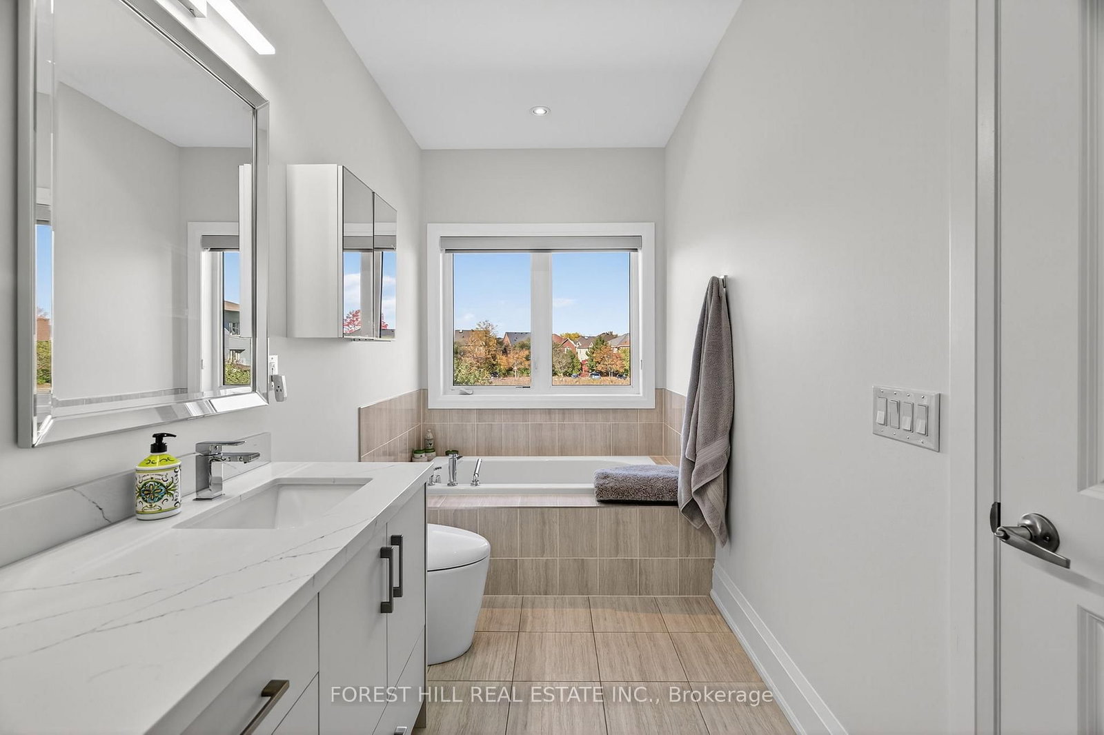 Detached House for sale at 107 Hesperus Road, Vaughan, Ontario, L4J 0G9 - Patterson - MLS: N13005602