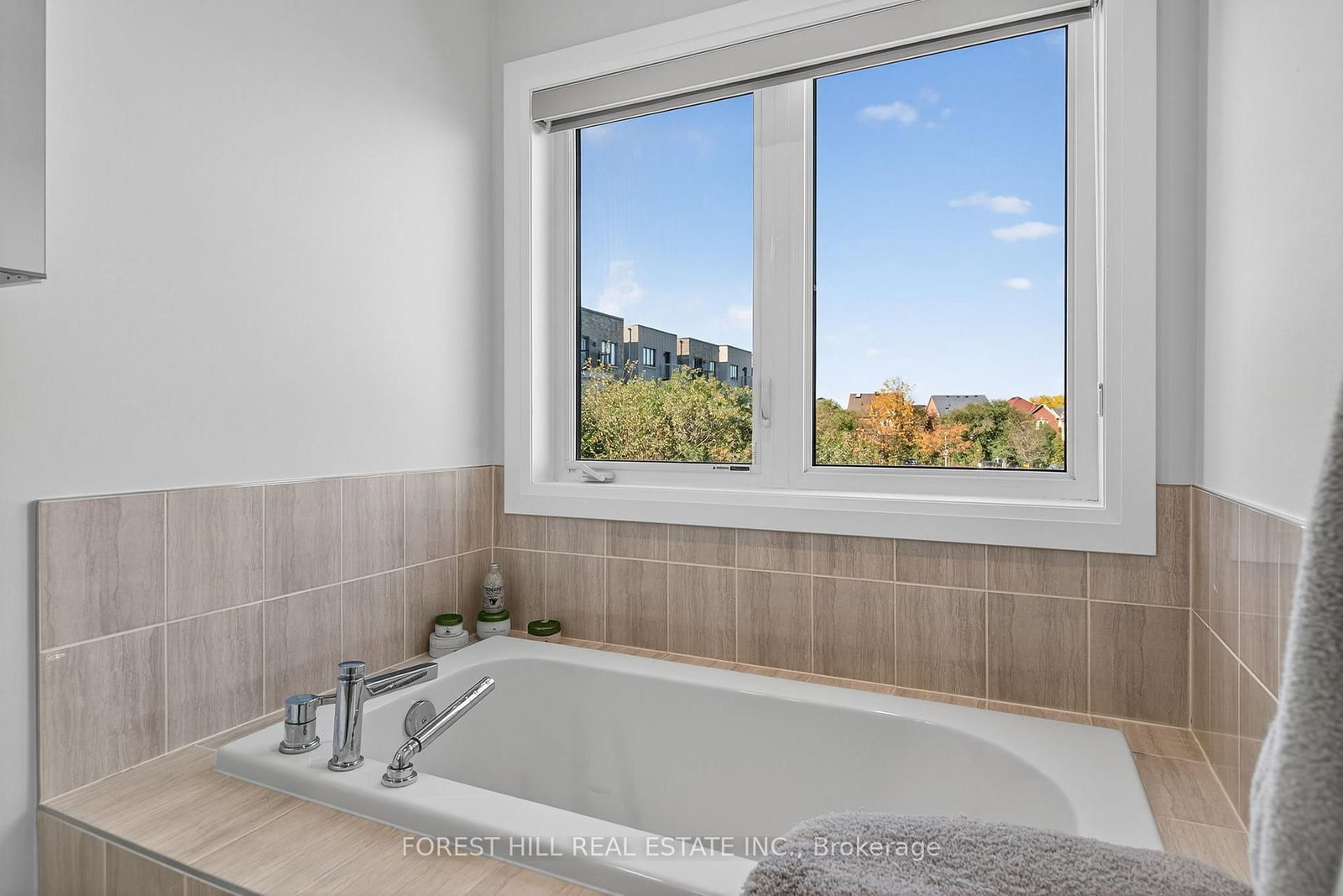 Detached House for sale at 107 Hesperus Road, Vaughan, Ontario, L4J 0G9 - Patterson - MLS: N13005602