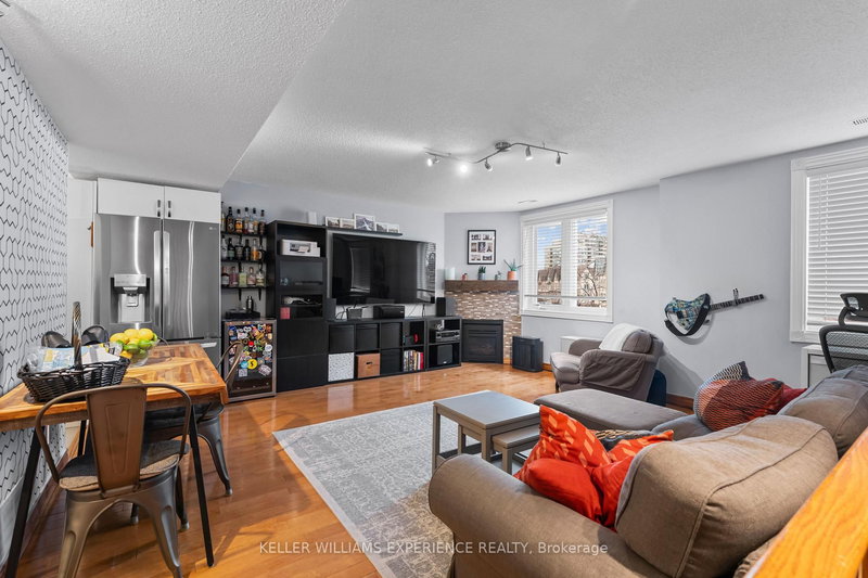 406 - 75 Weldrick Rd E, Richmond Hill, L4C 0H9 | Image 3