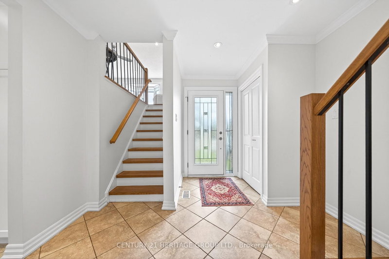 64 Coventry Crt, Richmond Hill, L4C 8B7 | Image 2