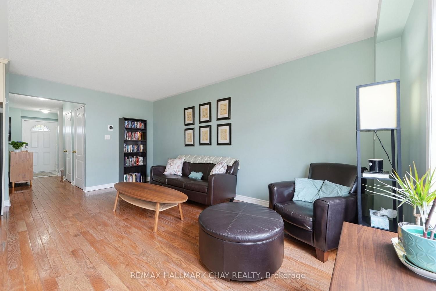 Townhouse for sale at 10 Parkside Crescent, Essa, Ontario, L0M 1B3 - Angus - MLS: N13006232