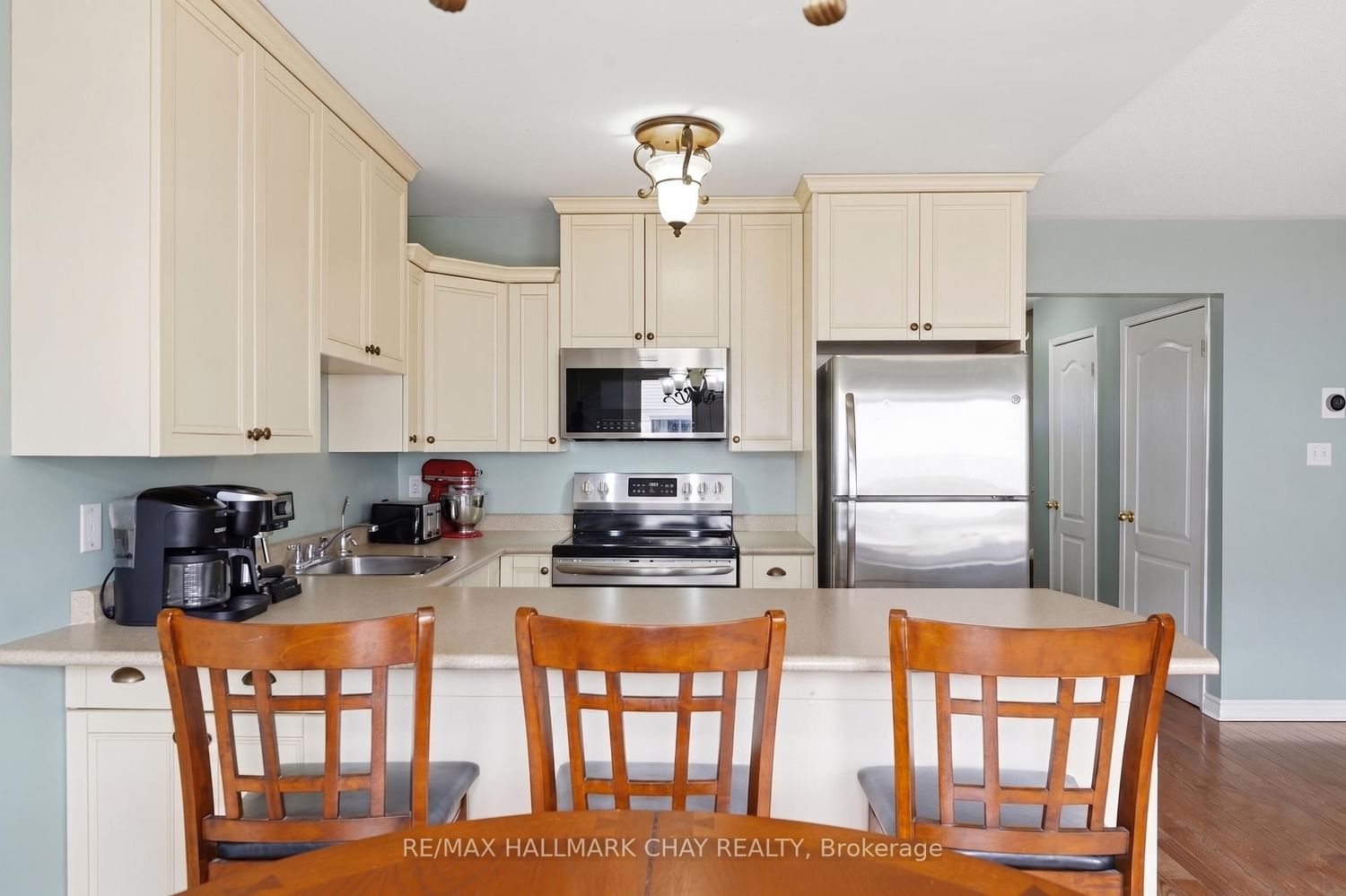 Townhouse for sale at 10 Parkside Crescent, Essa, Ontario, L0M 1B3 - Angus - MLS: N13006232