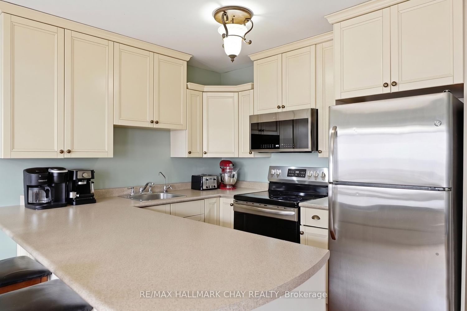 Townhouse for sale at 10 Parkside Crescent, Essa, Ontario, L0M 1B3 - Angus - MLS: N13006232