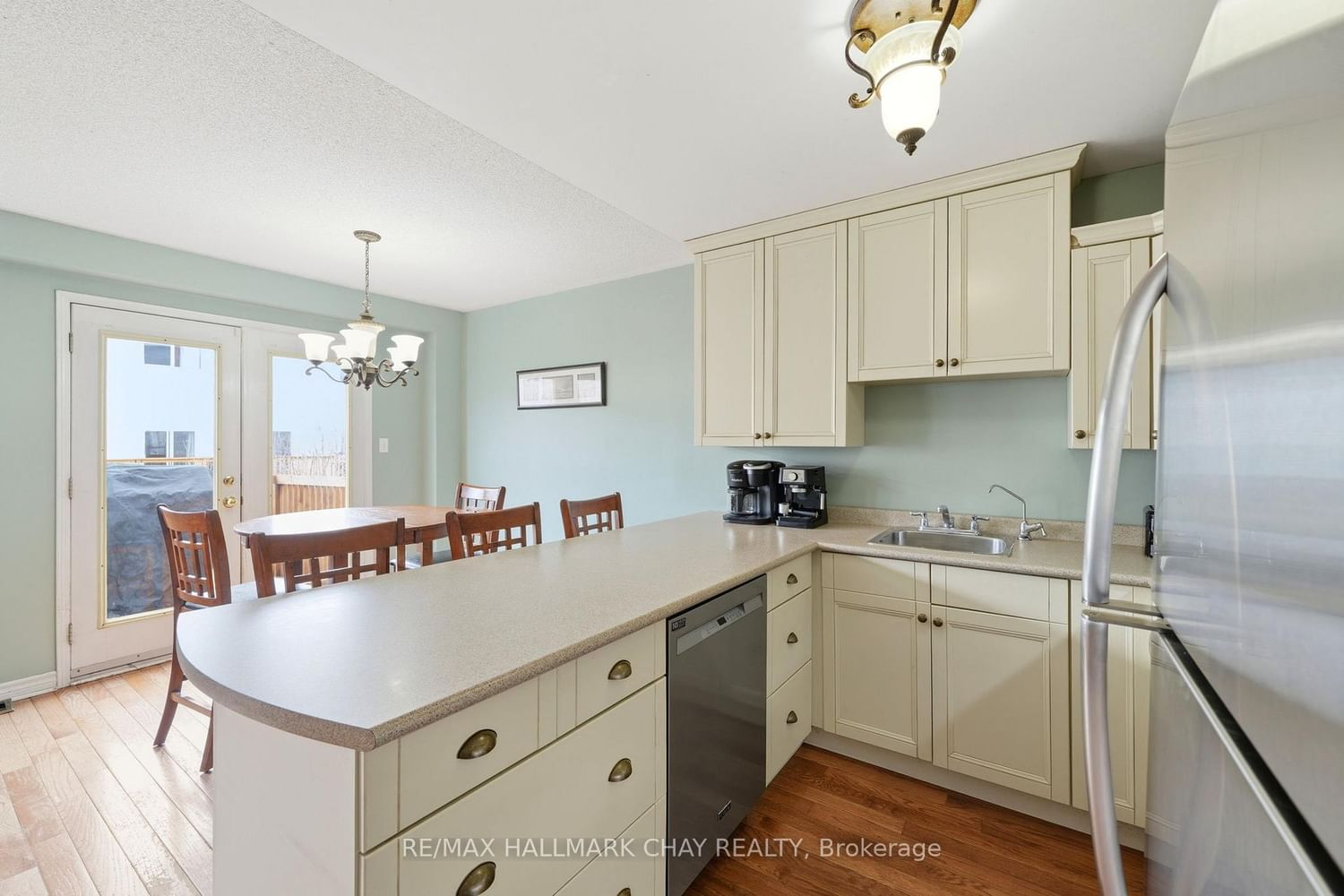 Townhouse for sale at 10 Parkside Crescent, Essa, Ontario, L0M 1B3 - Angus - MLS: N13006232