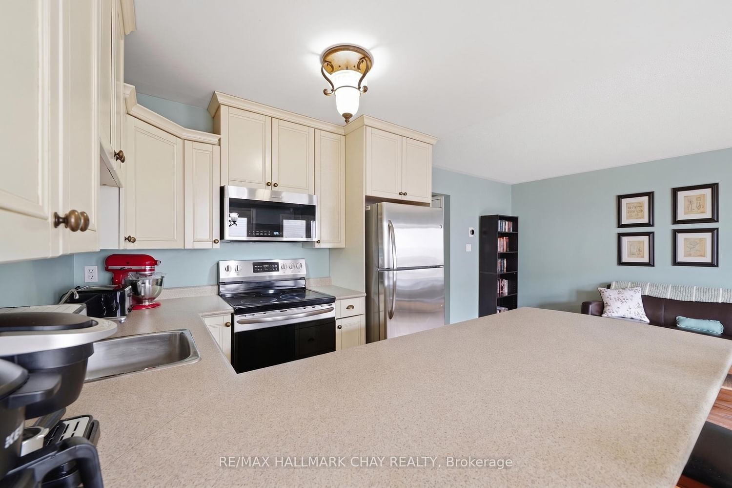 Townhouse for sale at 10 Parkside Crescent, Essa, Ontario, L0M 1B3 - Angus - MLS: N13006232