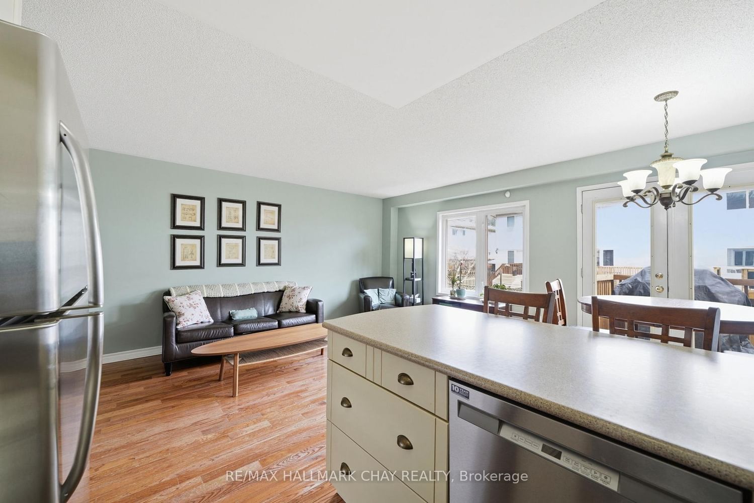 Townhouse for sale at 10 Parkside Crescent, Essa, Ontario, L0M 1B3 - Angus - MLS: N13006232