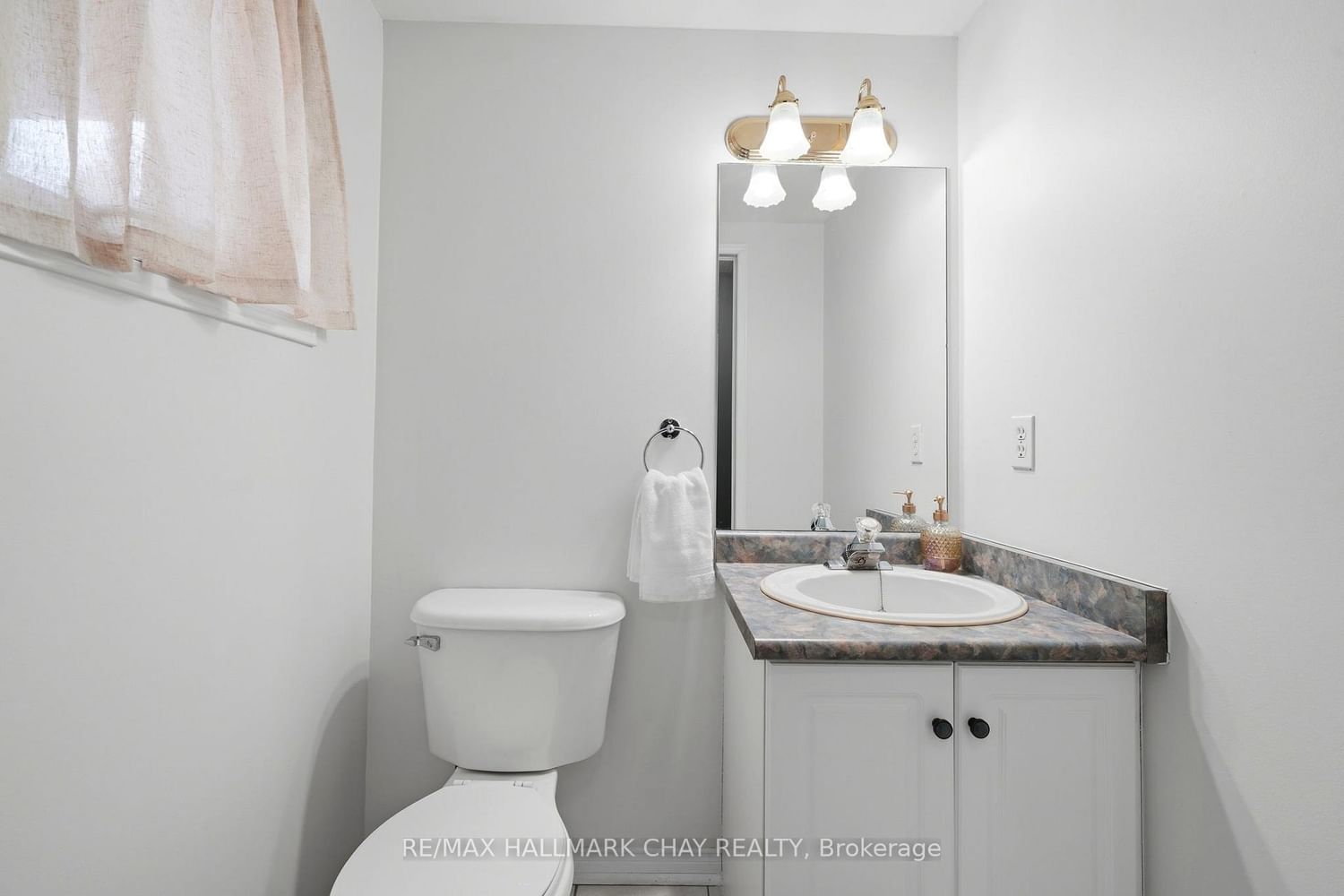 Townhouse for sale at 10 Parkside Crescent, Essa, Ontario, L0M 1B3 - Angus - MLS: N13006232