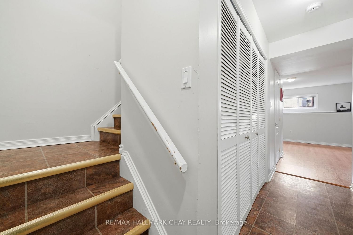 Townhouse for sale at 10 Parkside Crescent, Essa, Ontario, L0M 1B3 - Angus - MLS: N13006232