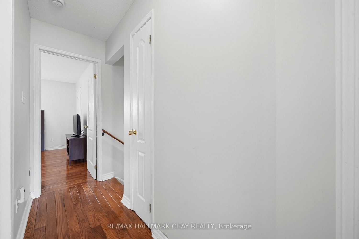 Townhouse for sale at 10 Parkside Crescent, Essa, Ontario, L0M 1B3 - Angus - MLS: N13006232