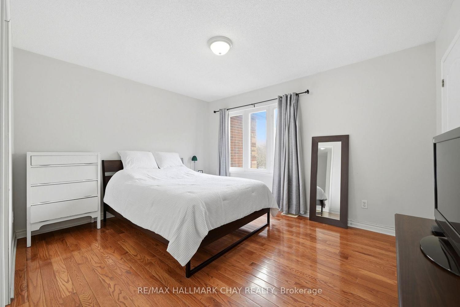 Townhouse for sale at 10 Parkside Crescent, Essa, Ontario, L0M 1B3 - Angus - MLS: N13006232