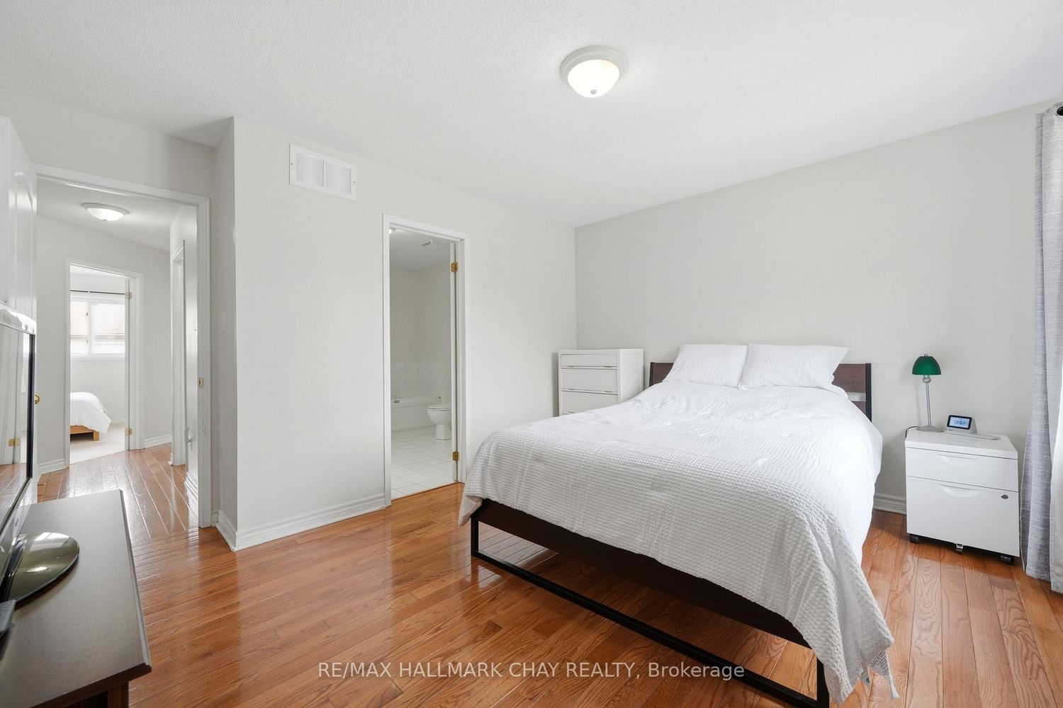 Townhouse for sale at 10 Parkside Crescent, Essa, Ontario, L0M 1B3 - Angus - MLS: N13006232