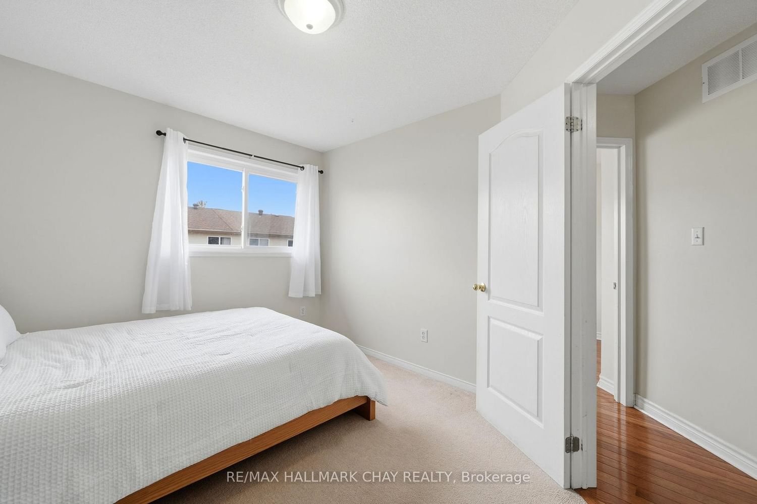 Townhouse for sale at 10 Parkside Crescent, Essa, Ontario, L0M 1B3 - Angus - MLS: N13006232