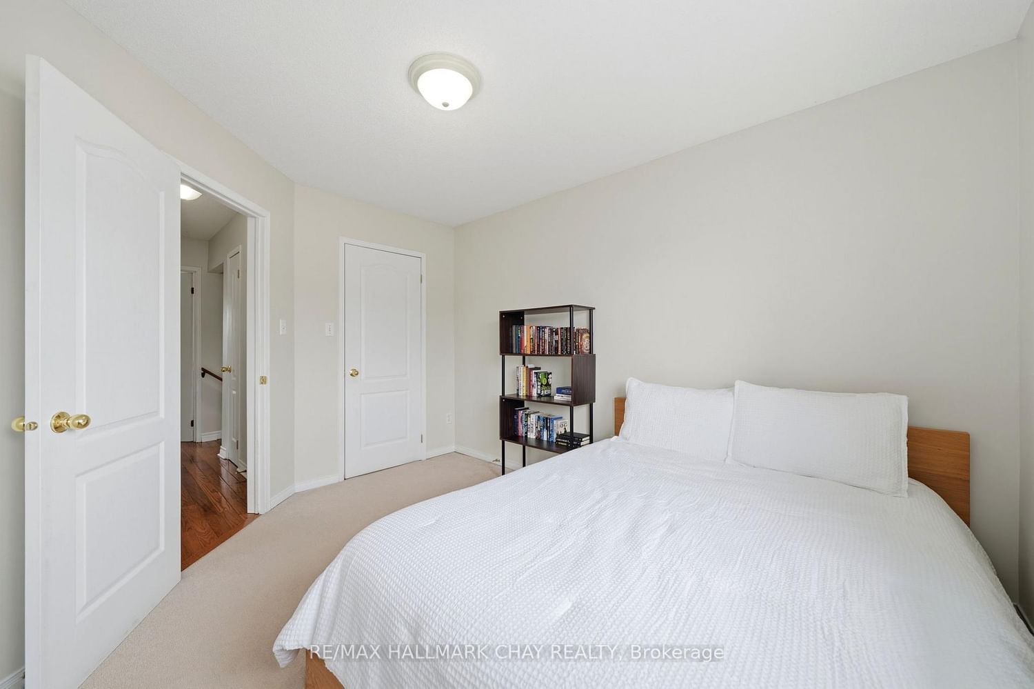 Townhouse for sale at 10 Parkside Crescent, Essa, Ontario, L0M 1B3 - Angus - MLS: N13006232