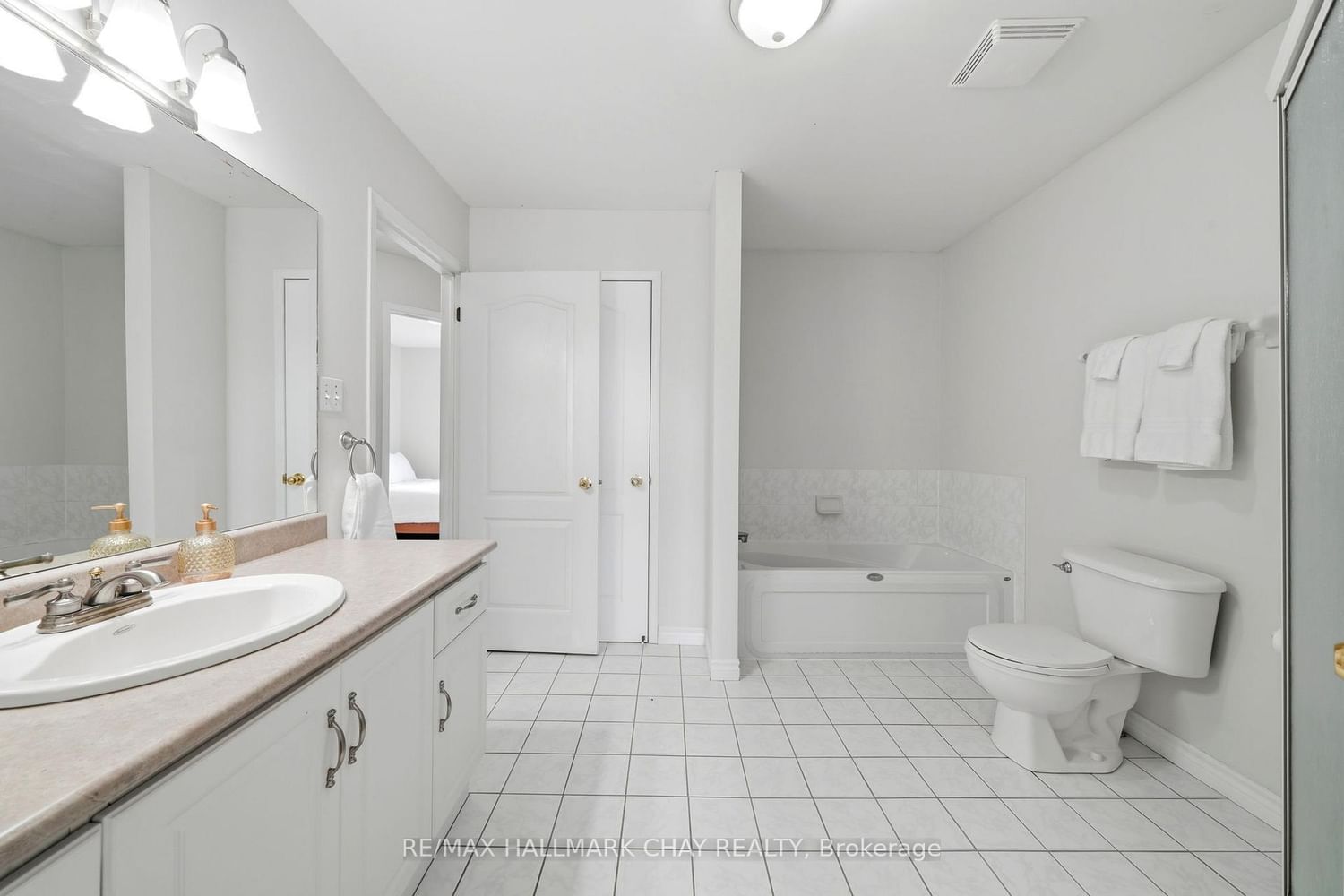 Townhouse for sale at 10 Parkside Crescent, Essa, Ontario, L0M 1B3 - Angus - MLS: N13006232