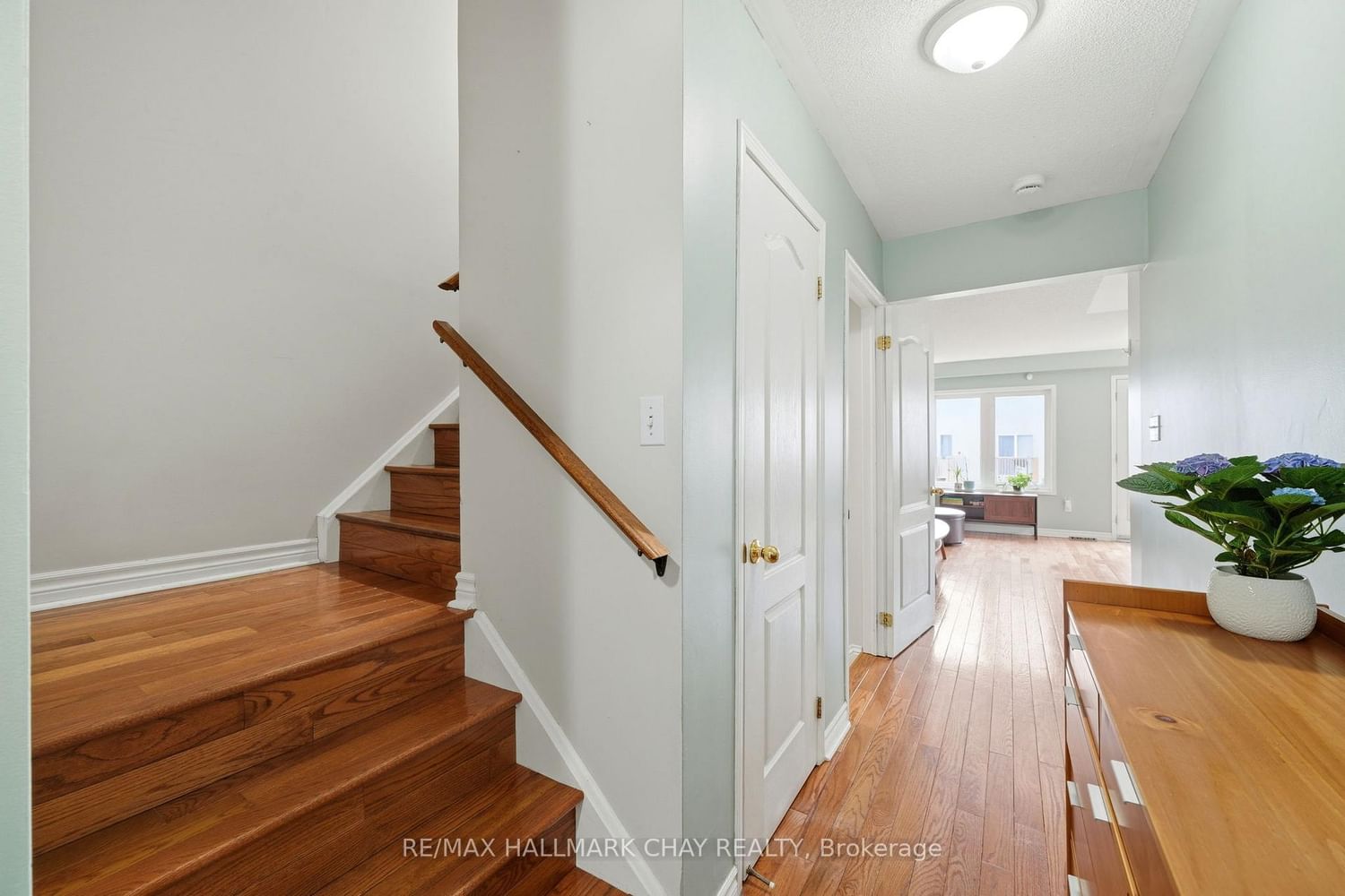 Townhouse for sale at 10 Parkside Crescent, Essa, Ontario, L0M 1B3 - Angus - MLS: N13006232