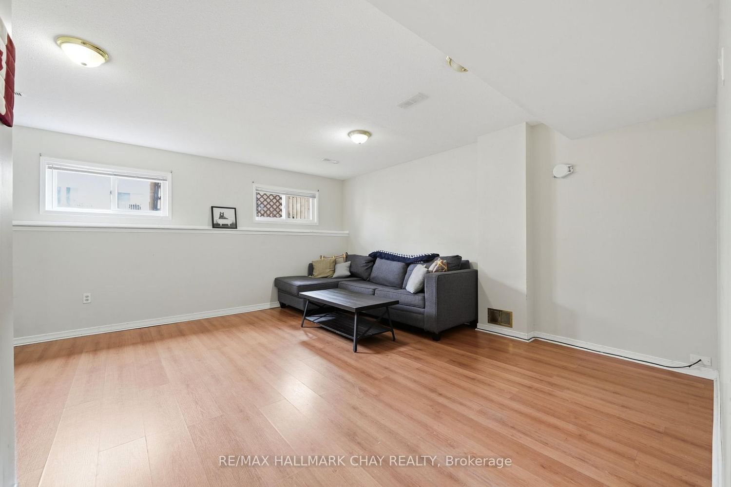 Townhouse for sale at 10 Parkside Crescent, Essa, Ontario, L0M 1B3 - Angus - MLS: N13006232