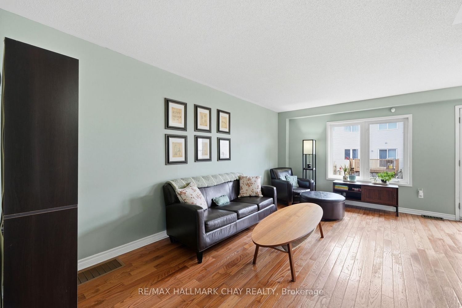 Townhouse for sale at 10 Parkside Crescent, Essa, Ontario, L0M 1B3 - Angus - MLS: N13006232