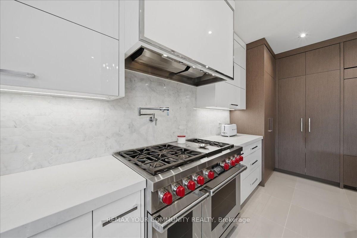 Detached House for sale at 42 Sandy Point Drive, Richmond Hill, Ontario, L4S 2W7 - Westbrook - MLS: N13006556