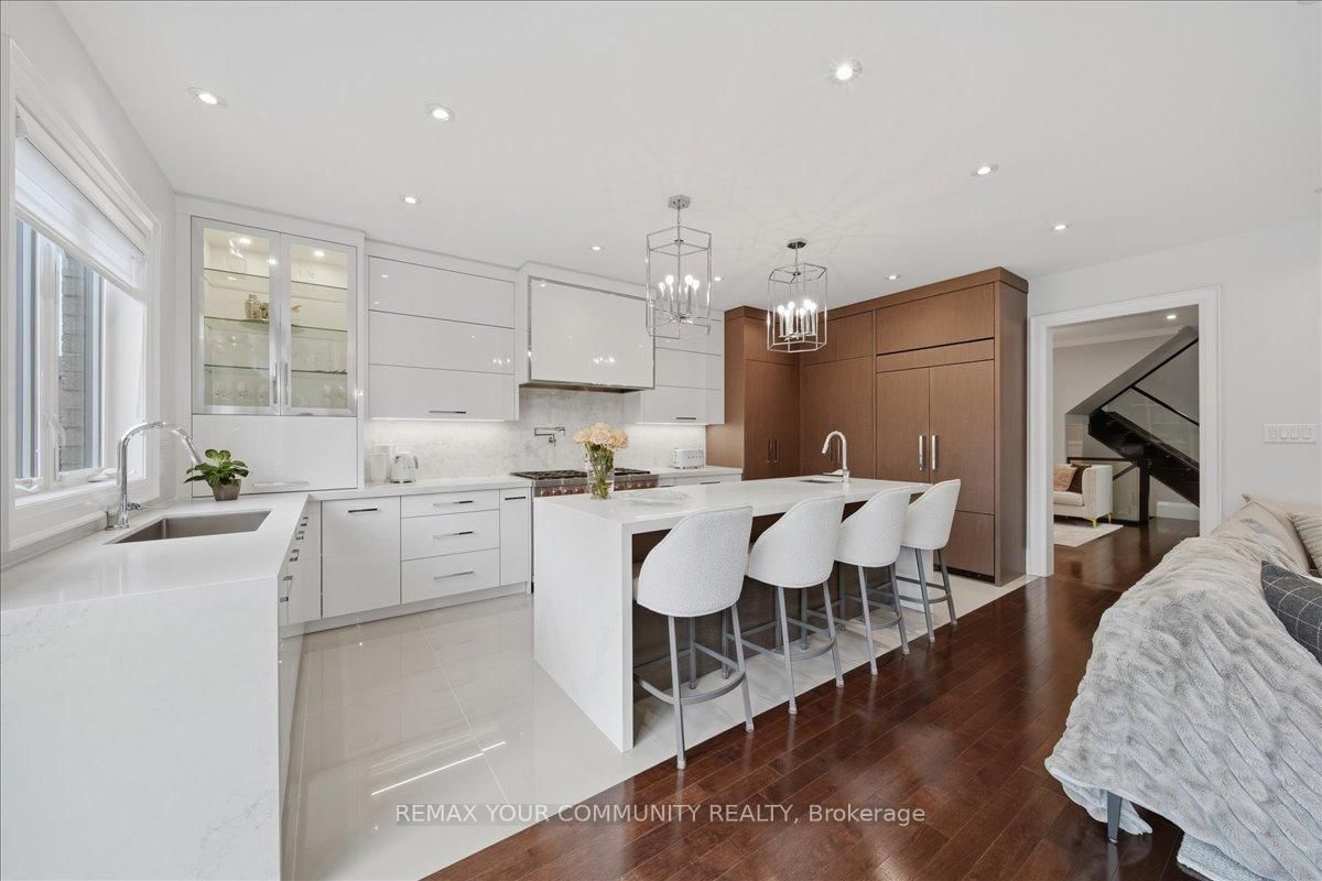 Detached House for sale at 42 Sandy Point Drive, Richmond Hill, Ontario, L4S 2W7 - Westbrook - MLS: N13006556