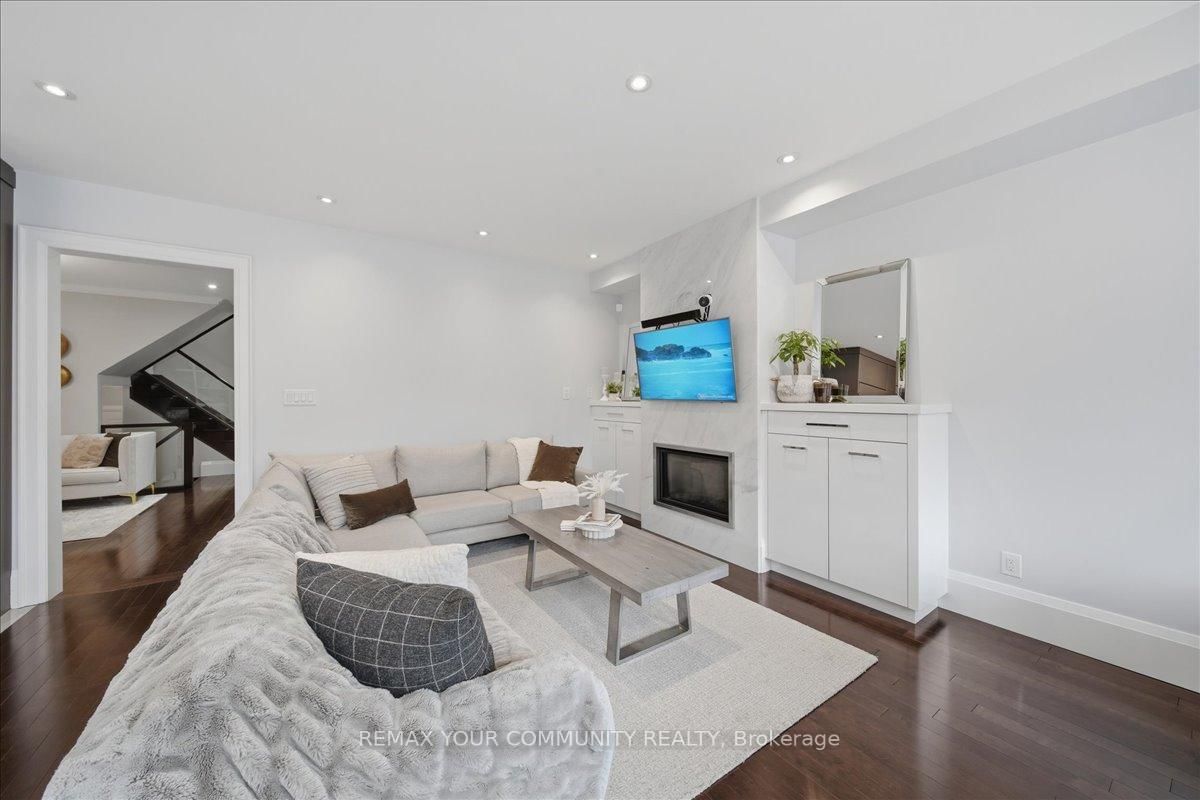 Detached House for sale at 42 Sandy Point Drive, Richmond Hill, Ontario, L4S 2W7 - Westbrook - MLS: N13006556