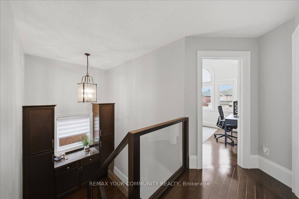 Detached House for sale at 42 Sandy Point Drive, Richmond Hill, Ontario, L4S 2W7 - Westbrook - MLS: N13006556