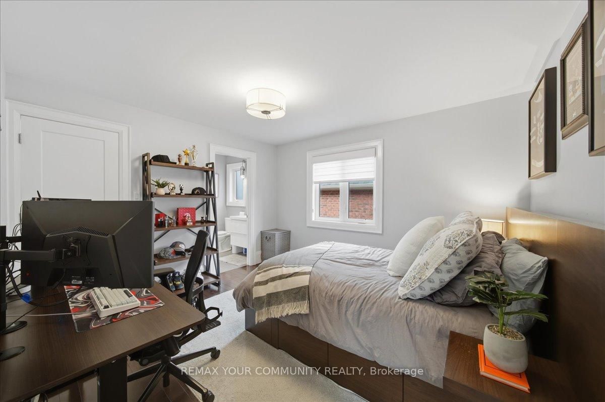 Detached House for sale at 42 Sandy Point Drive, Richmond Hill, Ontario, L4S 2W7 - Westbrook - MLS: N13006556