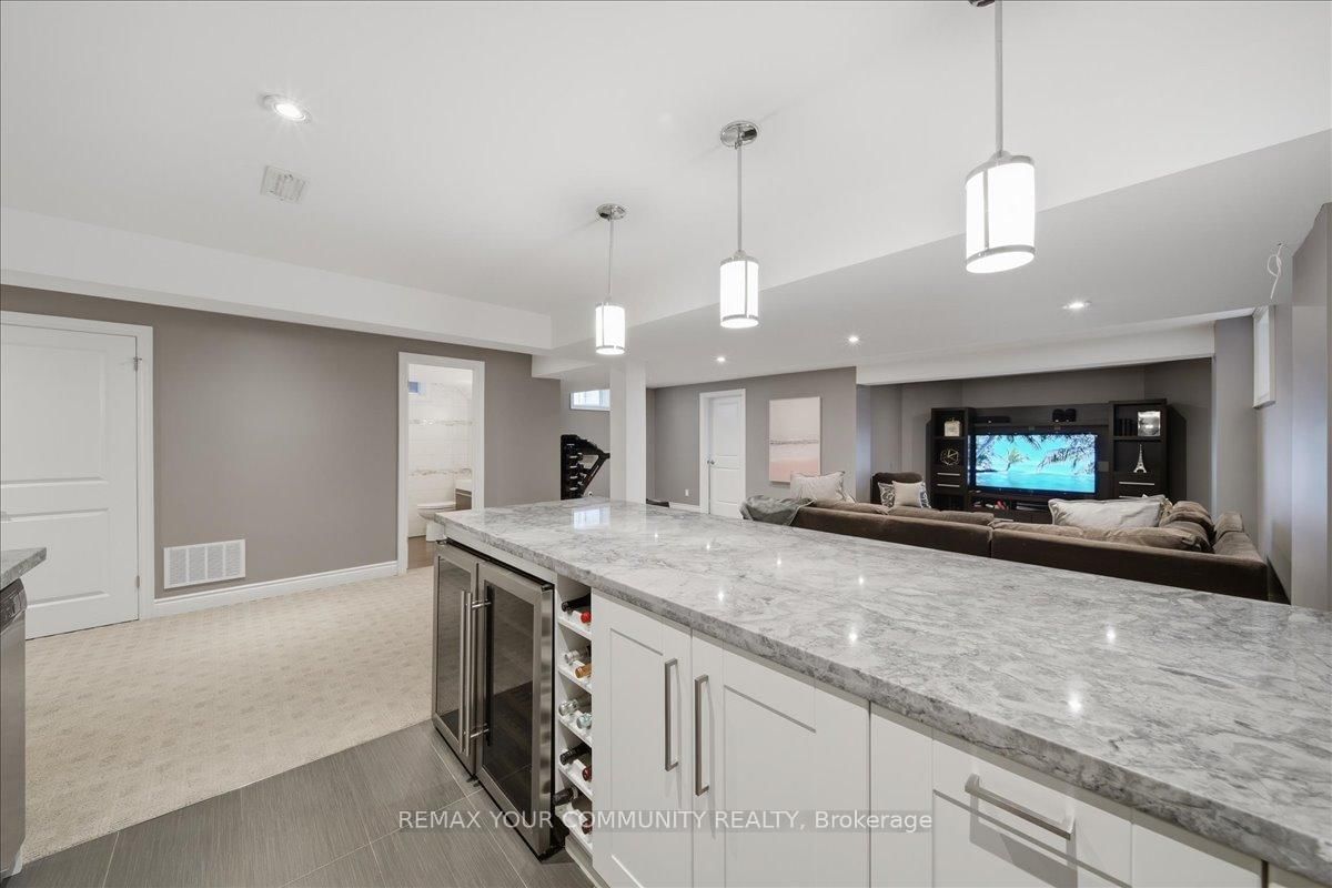 Detached House for sale at 42 Sandy Point Drive, Richmond Hill, Ontario, L4S 2W7 - Westbrook - MLS: N13006556