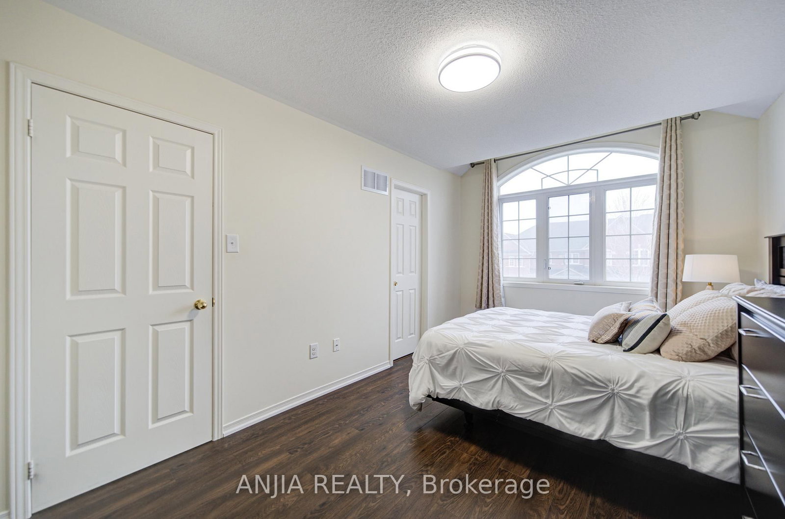 Townhouse for sale at 1124 Bur Oak Avenue, Markham, Ontario, L6E 0K9 - Wismer - MLS: N13006802