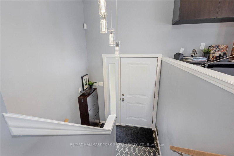 63A Tulip St, Georgina, L4P 1C6 | Image 3