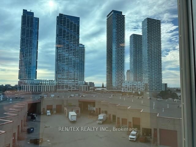 4th&5th - 8000 Jane St, Vaughan, L4K 5B8 | Image 3