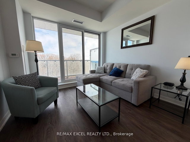 407 - 6 David Eyer Road E