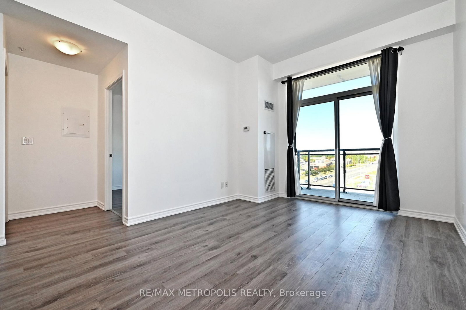 11611 Yonge Street, Unit 809 - Photo 10