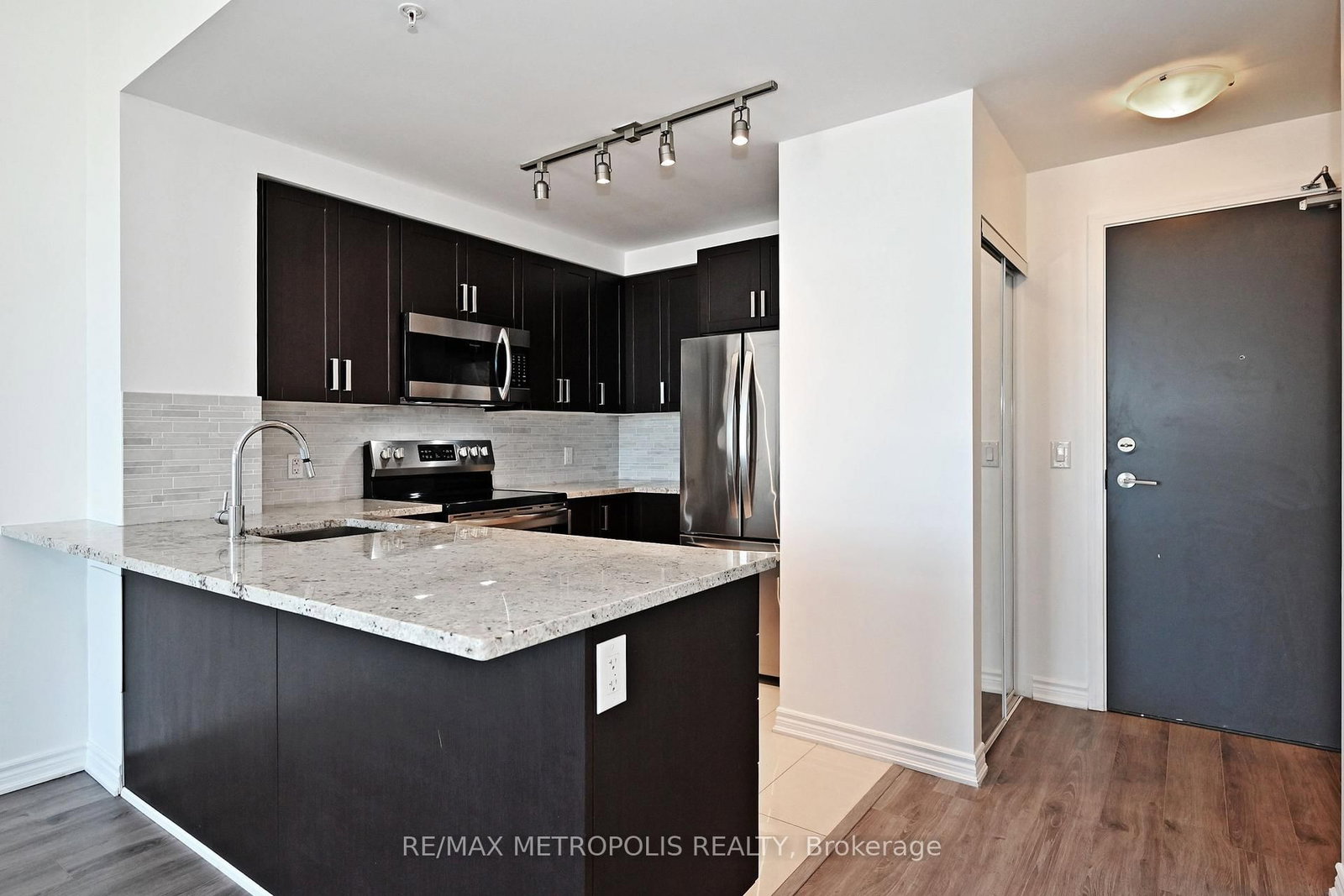 11611 Yonge Street, Unit 809 - Photo 17
