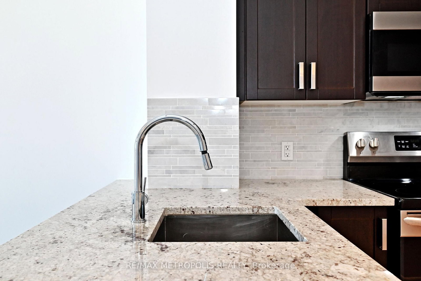 11611 Yonge Street, Unit 809 - Photo 18