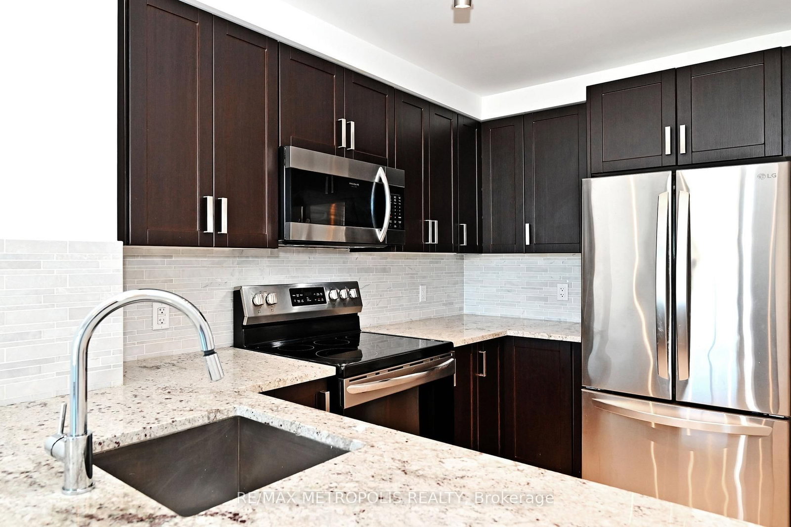 11611 Yonge Street, Unit 809 - Photo 19
