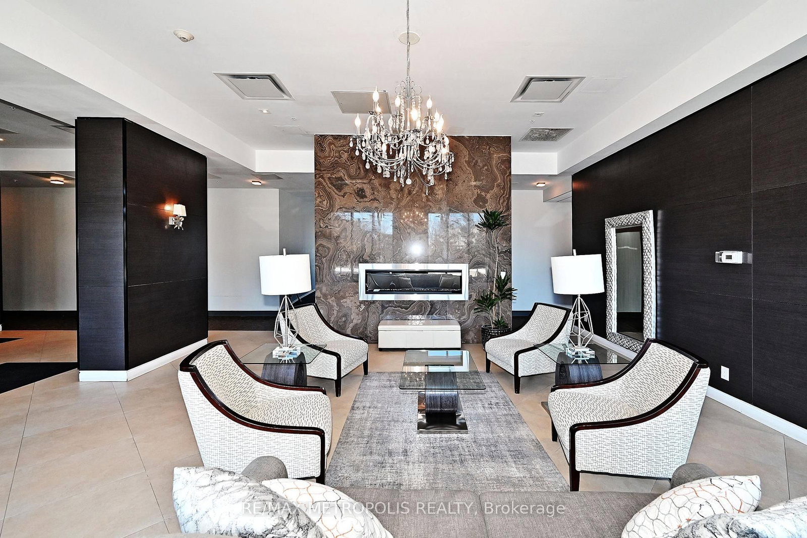 11611 Yonge Street, Unit 809 - Photo 4