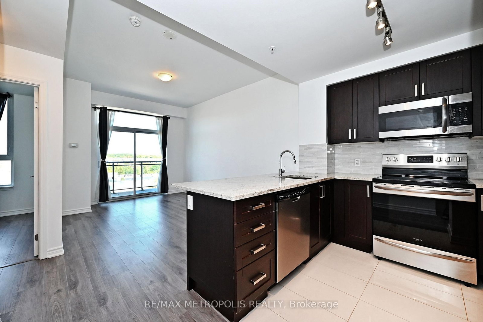 11611 Yonge Street, Unit 809 - Photo 7