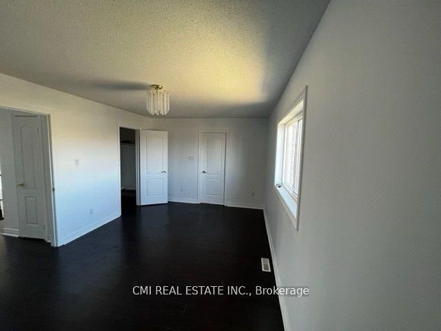 85 Watkins Glen Cres, Aurora, L4G 7P4 | Image 3