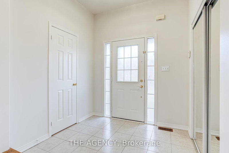 6 Levellands Cres, Richmond Hill, L4B 4T5 | Image 3