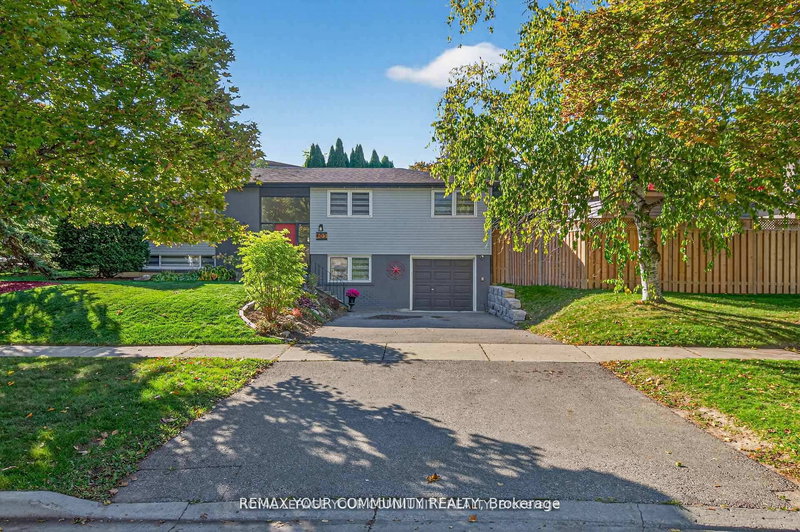 105 Orchard Heights Blvd, Aurora, L4G 2Z8 | Image 2