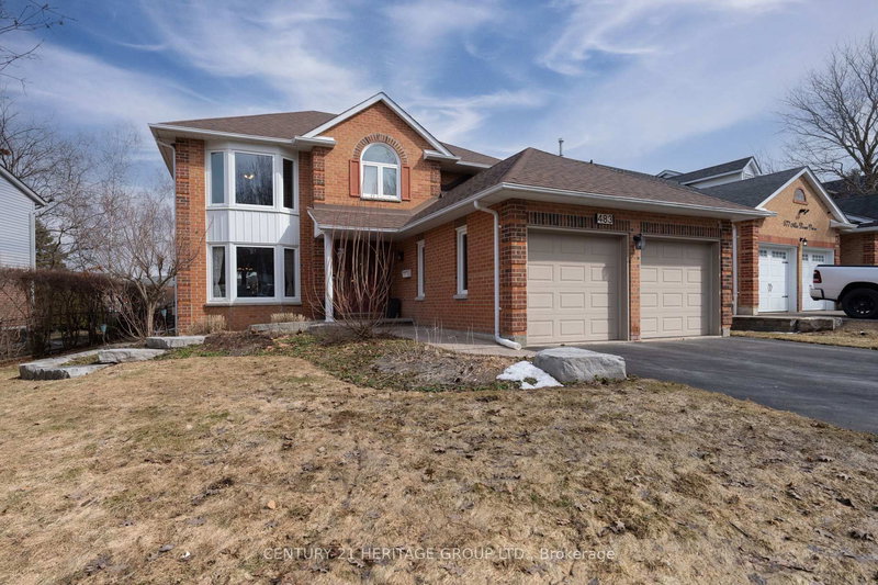 483 Alex Doner Dr, Newmarket, L3X 1C3 | Image 2